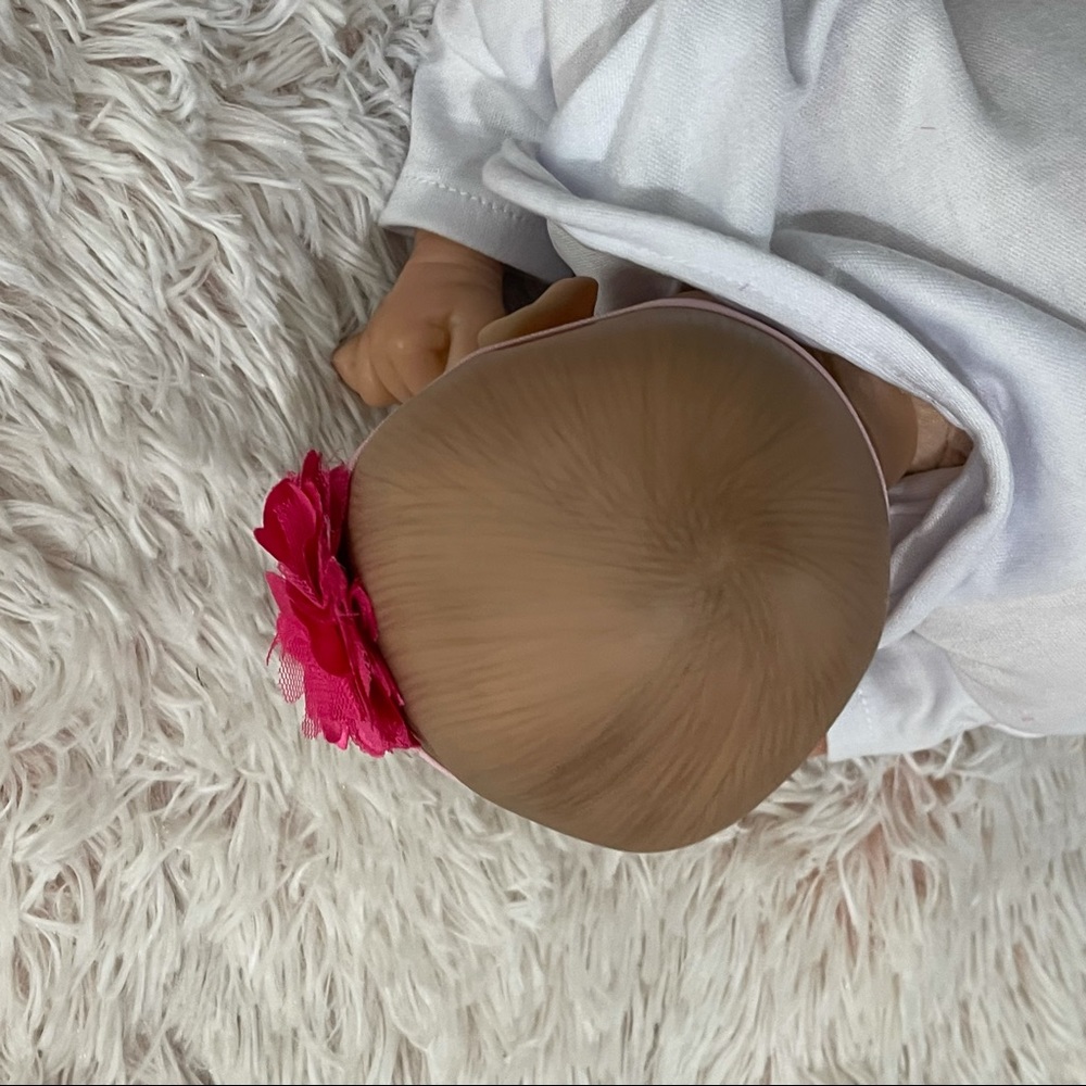 Reborn life-like infant doll Happy Day cloth body - Picture 6 of 9